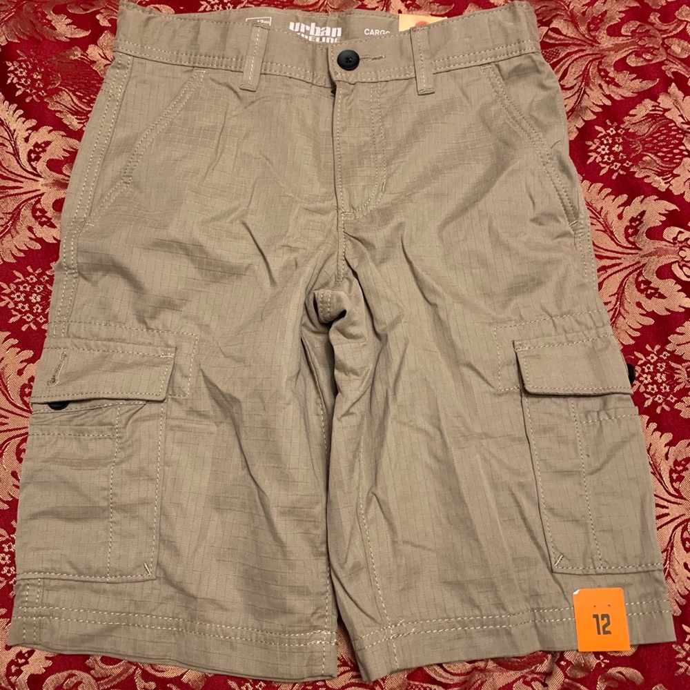 Boys Urban Pipeline size 12 Khaki Cargo Shorts.